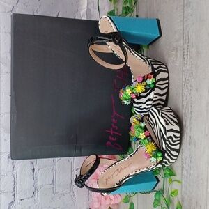 Betsey Johnson Jorden NIB